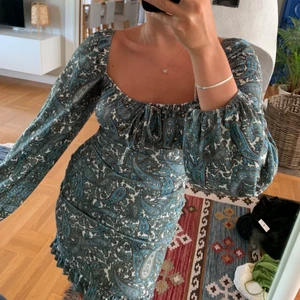 Klänning  - Oanvänd långärmad klänning från missguided