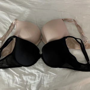 Svart och Beige bh - Svart och Beige bh, fina basplagg. Säljs pga att jag har annan storlek, inte mycket använda så i bra skick! Köparen står för frakt.
