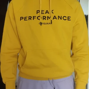 Peak hoodie - Peak Performance Hoodie Storlek L Färg:Gul Nyskick