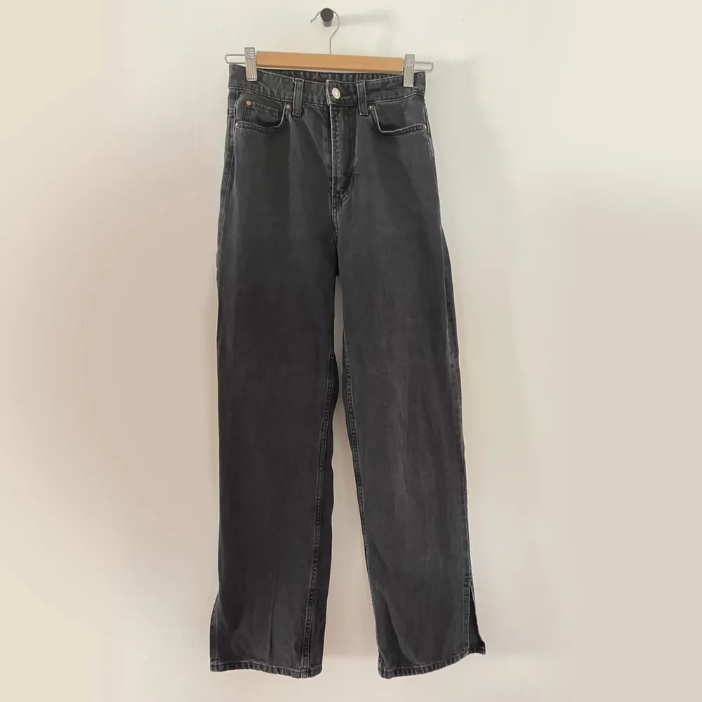 ’Loose straight High waist’ Svarta högmidjade jeans. Oanvända!. Jeans & Byxor.
