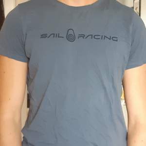 Blå Tshirt från Sailracing storlek Medium