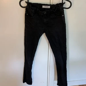 Ett par svarta jeans - Använder inte längre