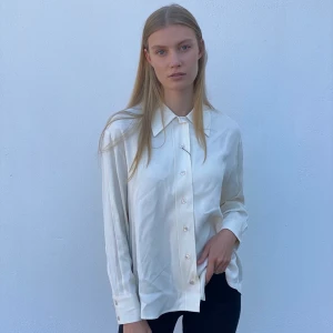 Skjorta - Endast använd för att ta denna bild! Prislappen sitter kvar! 