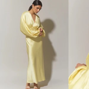 Klänning - Helt ny klänning som är slutsåld online. Så fin nu till sommaren. 