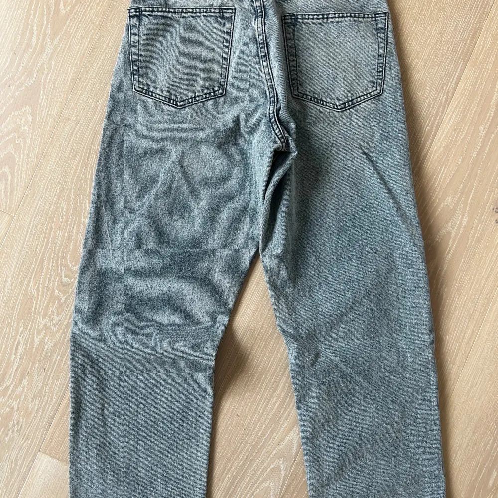 Säljer pga felköp. Helt oanvända! Strl 28/30. Jeans & Byxor.