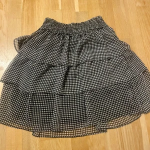 kort kjol - fin kjol som dock aldrig används