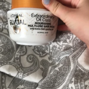 Loreal Paris oil Coco hairmask - Den är oanvänd och är i bra skick den är för normal hår 