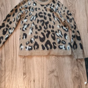 Leopard print tröja - En tröja med leopardprint
