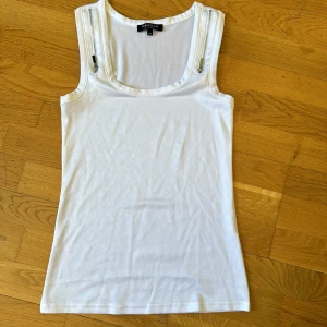 Linne med dragkedjor - Coolt linne utan defekter <3 dragkedjorna går att öppna😜