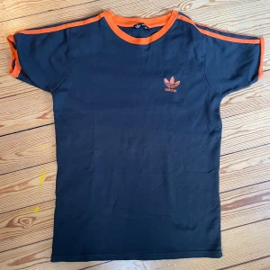 Adidas Tee - Adidas Tee Good cond Fits TRS