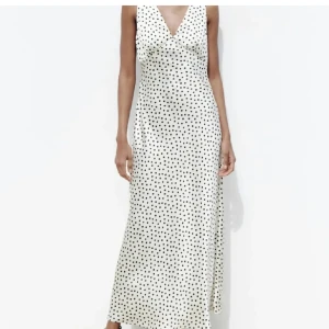 Prickig klänning - Säljer denna då jag tyvärr inte har användning för denna längre. ❤️