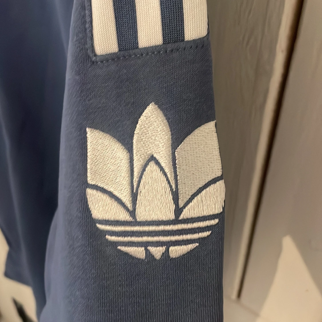 Adidas sweatshirt ljusblå  - 91