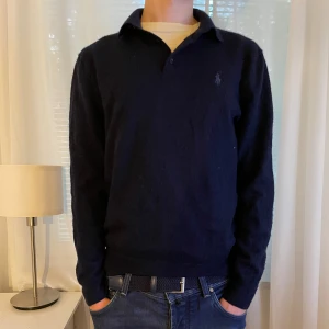 Merino ull Ralph lauren Pike - Tja säljer denna RL pike i merinoull. Passar mellan 170-180. På bilden är jsg 173. Kan diskutera pris vid snabbt köp. 