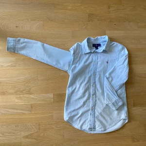 Raulp lauren skjorta - Mycket fin raulp skjorta. Bra skick. Storlek 14-16 large. Liten i storlek  