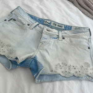Jeansshorts  - Jätte fina low waist  LTB jeans shorts💗.