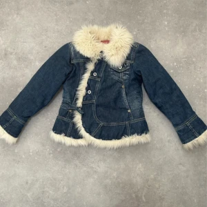 Vintage 2003 Diesel afghan coat - Vintage Diesel sherpa afghan coat / penny lane coat. Från 2003. Y2K style. Står S På lappen men passar mer XXS/XS 