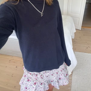 Stickad tröja - Marinblå finstickad tröja, från Lindex 💕 säljer då jag flera har liknande, kom med prisförslag 💕