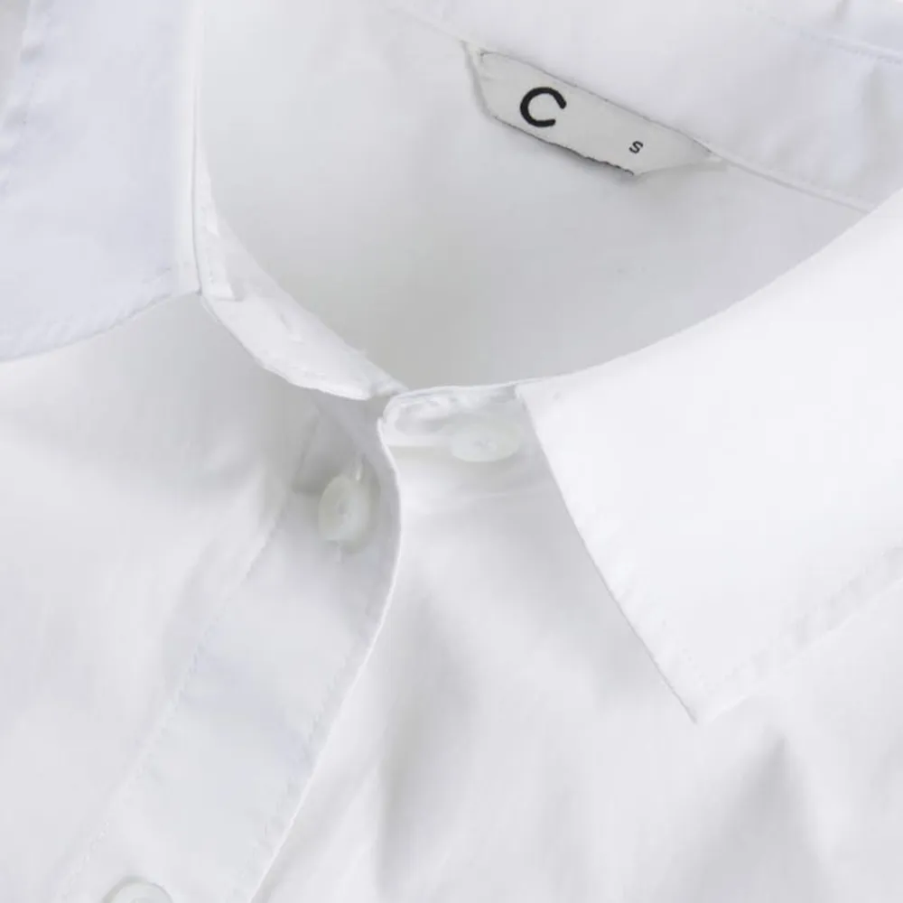 oversized skjorta från Cubus i nyskick, endast använts en gång. Nypris är 399kr. 100% bomull.. Skjortor.