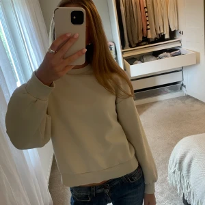 Beige sweatshirt - Så fin sweatshirt från Gina💖💖💖🤗💓💓lite nopprig inuti