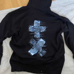 Martin Garrix Hoodie  - Sentio Hoodie från 2022, har dubbletter.   Oversized passform. 