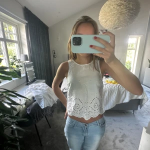 Snygg unik topp - Snyggaste tröjan everrrr!!!! Lappen är borta men skulle säga att den passar xs/s🌸