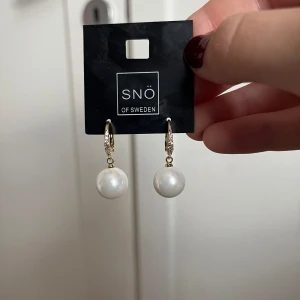 Pärlörhängen - Helt nya pärlörhängen från snö of Sweden 