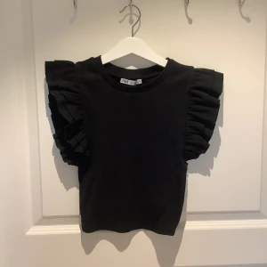 Volang tröja - En jättefin tröja från zara som tyvärr inte kommer till användning längre💕