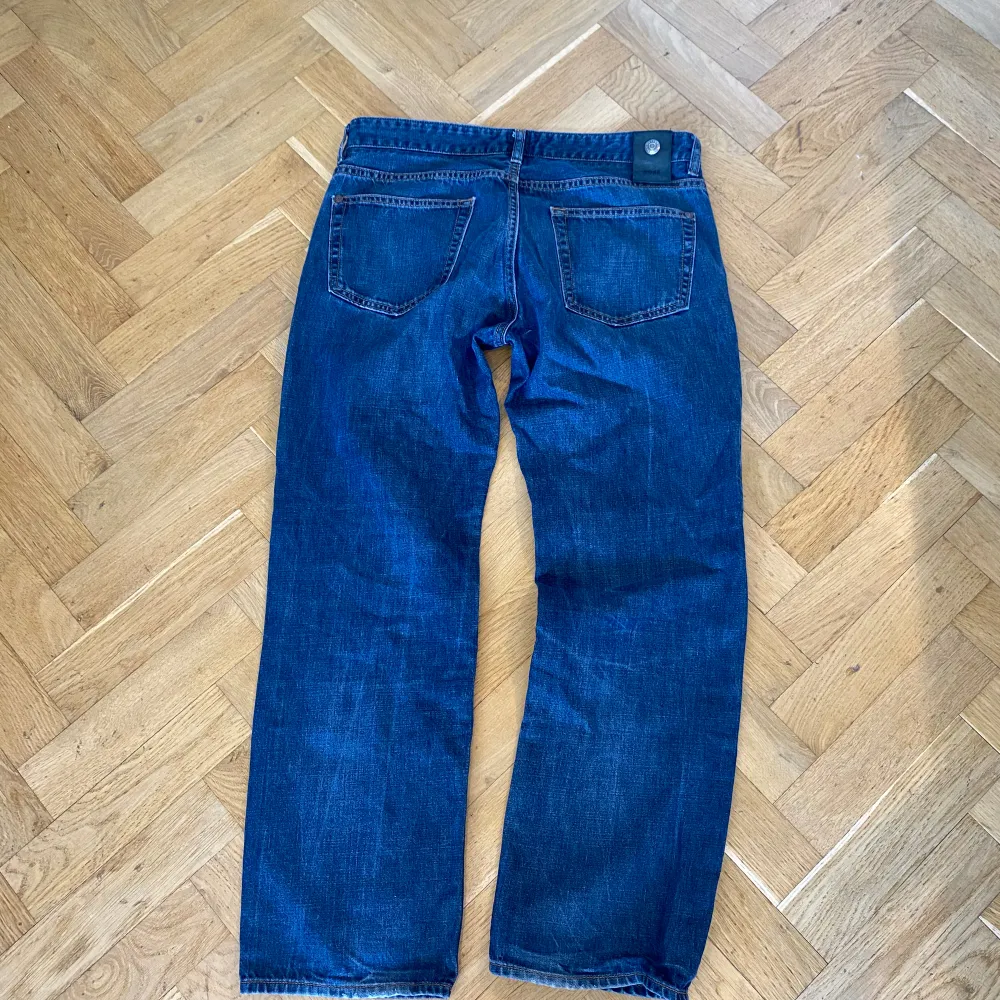 Hugo boss jeans i väldigt bra skick, snygg färg, wash och mönster på innefickorna.. Jeans & Byxor.