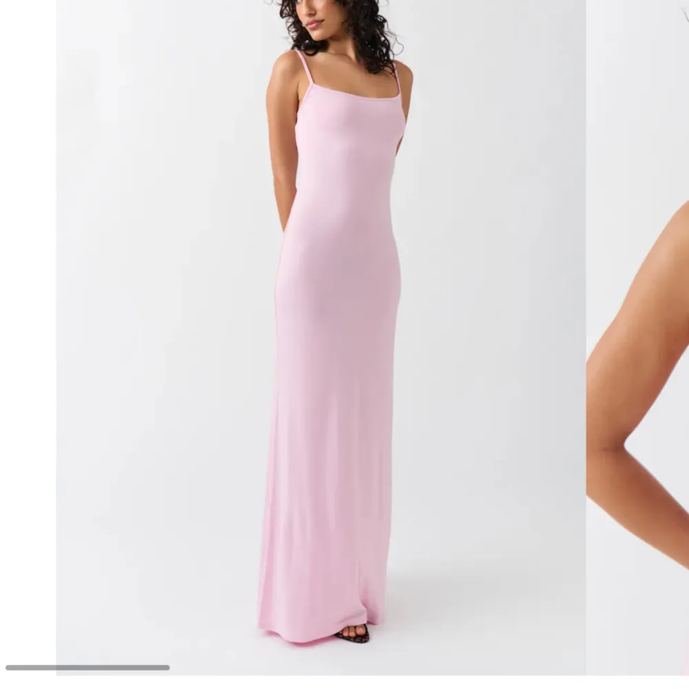 Helt ny rosa klänning från ginatricot i stolek M men passar även S, prislapp sitter kvar🩷. Klänningar.