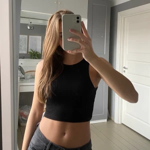 Svart linne - Svart linne i storlek xs🖤