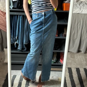 Lång kjol - Ass cool jeans kjol med slits både fram och bak!💗prislapparna finns kvar