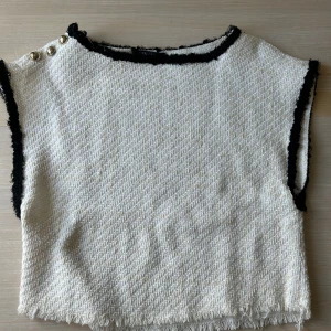 Zara topp - Fin topp från zara, knappt använd😊