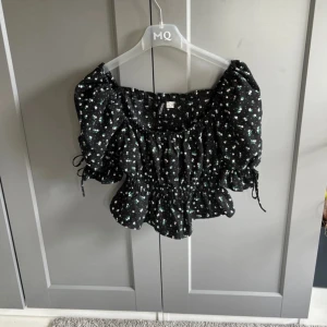 Blus - En söt blus som aldrig använts 