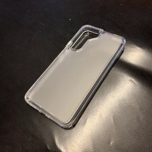 Samsung Galaxy S22 cover og skærmbeskyttelse Samt kamerabeskyttelse - Samsung Galaxy S22 cover og skærmbeskyttelse Samt kamerabeskyttelse  Gennemsigtigt cover - helt nyt  Klistermærker medfølger til at style sit cover hvis man vil