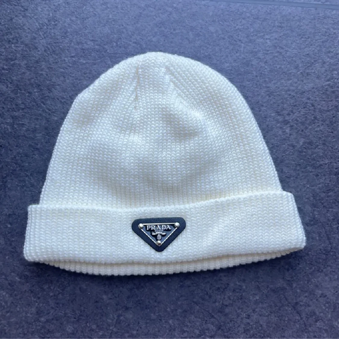 Prada Mössa