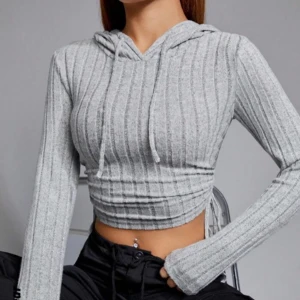 kort hoodie  - jätte jätteskön, för liten tyvärr och därför säljer jag. Aldrig använt bara testad. Sitter jättefint