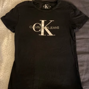Calvin Klein t-shirt  - aldrig använd