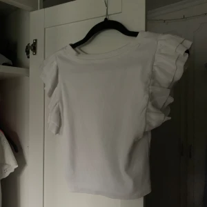 Zara Toppar - Aldrig använda! Köpta här på Plick. Skulle säga mer en Xs än S. Priset är för båda. 