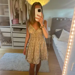 Blommig klänning