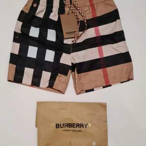 Burberry short not used new 