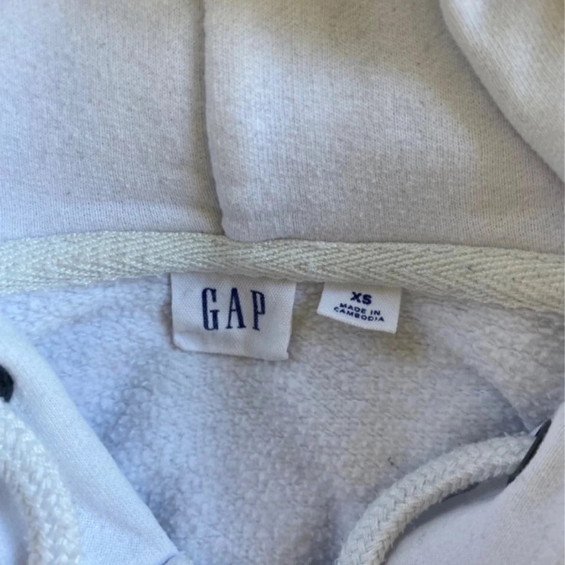 Vit huvtröja med dragkedja GAP  Stl Xs - 90