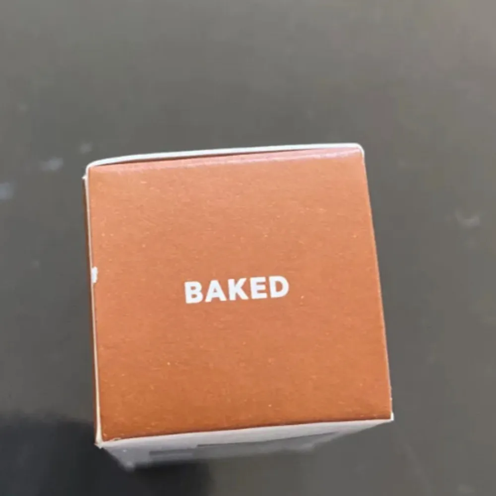 Helt nys oanvända milk BRONZER stick i färgen baked (oanvända) säljer för 150kr (går inte bero pris mer än) 130 Max Max . Accessoarer.