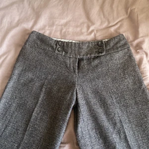 Lågmidjade kostymbyxor - Midjemått 38 innerben 81