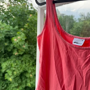 Linne - Superfint linne som används en hel del men inte länge, är lite sönder men går enkelt att sy igen!