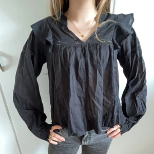 Blus - Fin blus passar perfekt till alla tillfällen💓 pris kan definitivt diskuteras! Skriv privat vid frågor!  🔥Postar inom 2 dagar🔥