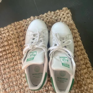 Adidas stan Smith  - super fint skick, endast använda några få gånger! Storleken är 39 1/3!🥰