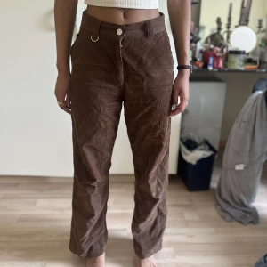 Brun byxa - Säljer mina bruna byxor i manchestermaterial då de inte kommer till användning längre!