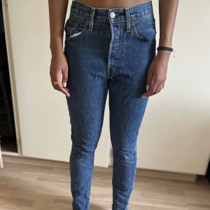 Levis 501 - Säljer dessa då de är för små för mig! W25 L28