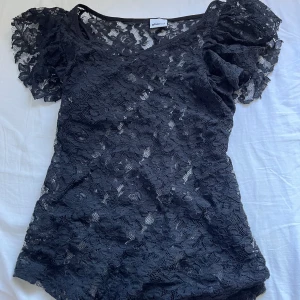 Spets topp  - Så så gullig 