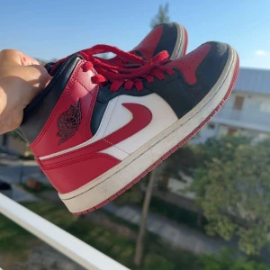 Jordan 1  - Säljer dessa jordan 1 i färgen röd! 